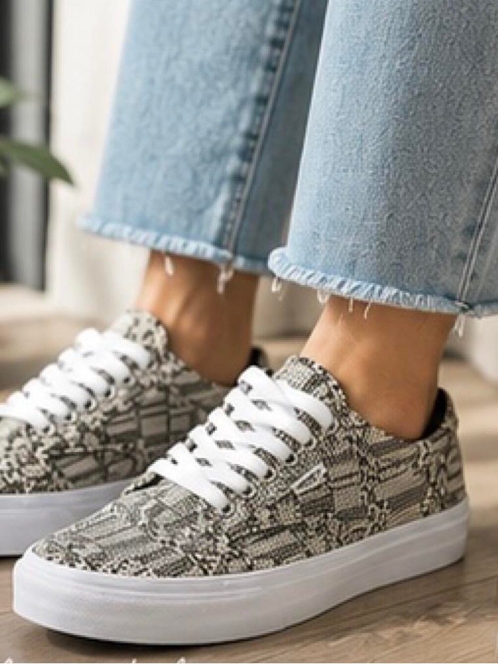 Vans Women's Ultra Cush Shoes Sneakers sz 5